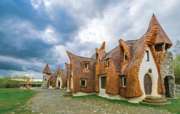 CASTELUL DE LUT DIN VALEA ZÂNELOR: ADEVĂRATĂ DESTINAȚIE DE BASM