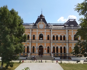 Conacul lui Manuc Bei și ZooClub Bardar