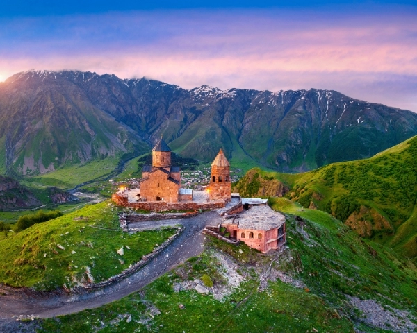 DRUMEȚIE ÎN GEORGIA ➤  STEPANTSMINDA (KAZBEGI)